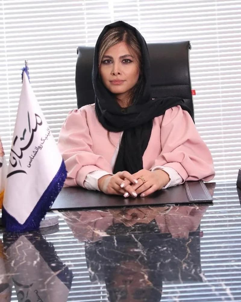 دکتر طناز عاطف وحید